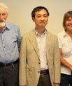 Den 94-årige professor Jens Chr. Skou ønskede forskerteamet tillykke med det nye resultat, da professor Toyoshima fra Tokyo Universitet gav foredrag på Skous gamle institut den 23. august 2013. På billedet ses fra venstre Flemming Cornelius, Jens Chr. Sko