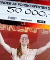 Nanna Møller Jensen løb med sejren i Forskerfesten 2025 for sit oplæg om usynlige proteinklumper i Parkinsons sygdom. Med humor og overskud overbeviste hun både dommere og publikum i den landsdækkende formidlingskonkurrence.