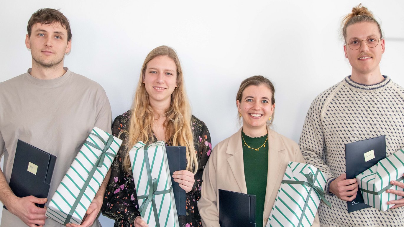 Jesper Schuster Brandt Frandsen, Ditte Kamille Rasmussen, Charlotte Steen Duholm, and Laurits Astrup Kaaber are this year's recipients of the Health Student Research Prize. Jesper Schuster Brandt Frandsen, Ditte Kamille Rasmussen, Charlotte Steen Duholm, and Laurits Astrup Kaaber are this year's recipients of the Health Student Research Prize.