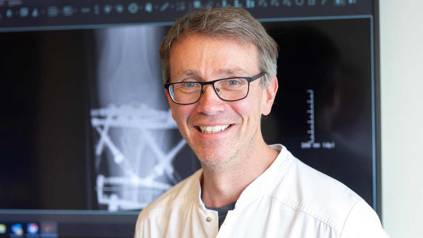 Ole Rahbek is the new clinical professor and chair in Paediatric Orthopaedics at the Department of Clinical Medicine, where he researches the treatment of musculoskeletal disorders and injuries in children and adolescents. Ole Rahbek is the new clinical professor and chair in Paediatric Orthopaedics at the Department of Clinical Medicine, where he researches the treatment of musculoskeletal disorders and injuries in children and adolescents.