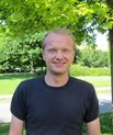 Professor Erik Parner forsker i at udvikle og anvende statistiske metoder til at analysere sundhedsdata. Han har netop fået The Stata Journal Editors’ Prize for 2013.