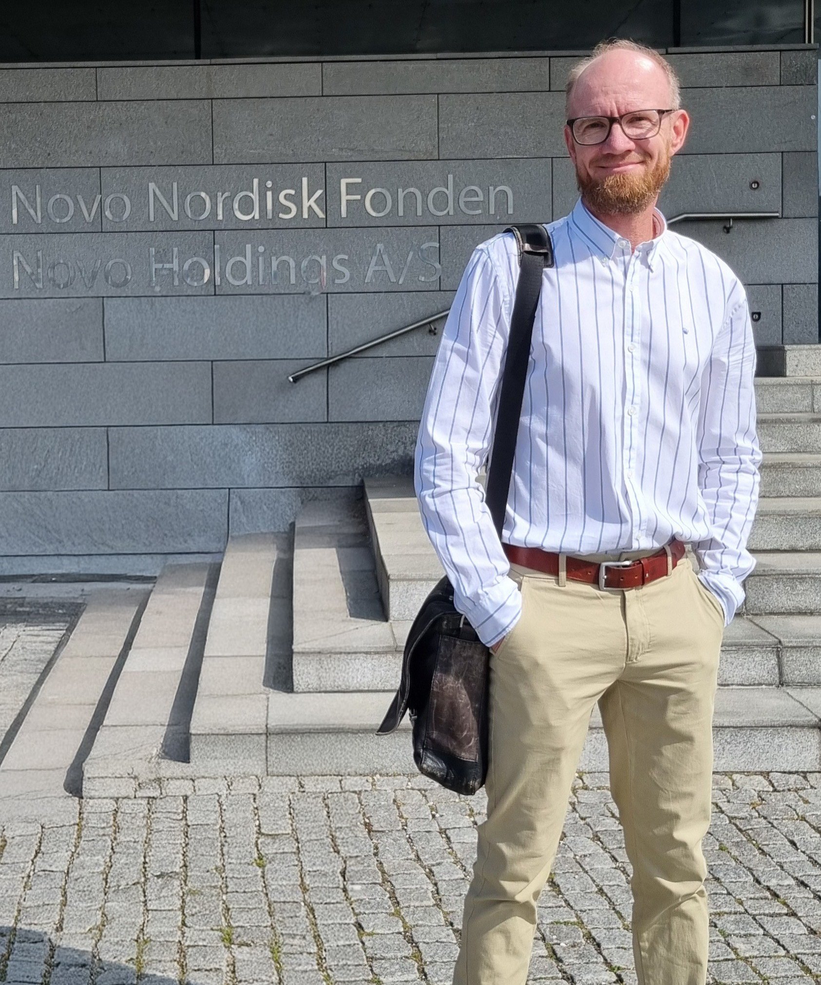 Claus Sixtus Jensen er tilknyttet Afdeling for Børn og Unge og Center for Akutforskning på Aarhus Universitetshospital. Han er desuden involveret i udviklingen af det kommende børnehospital i Aarhus. 
