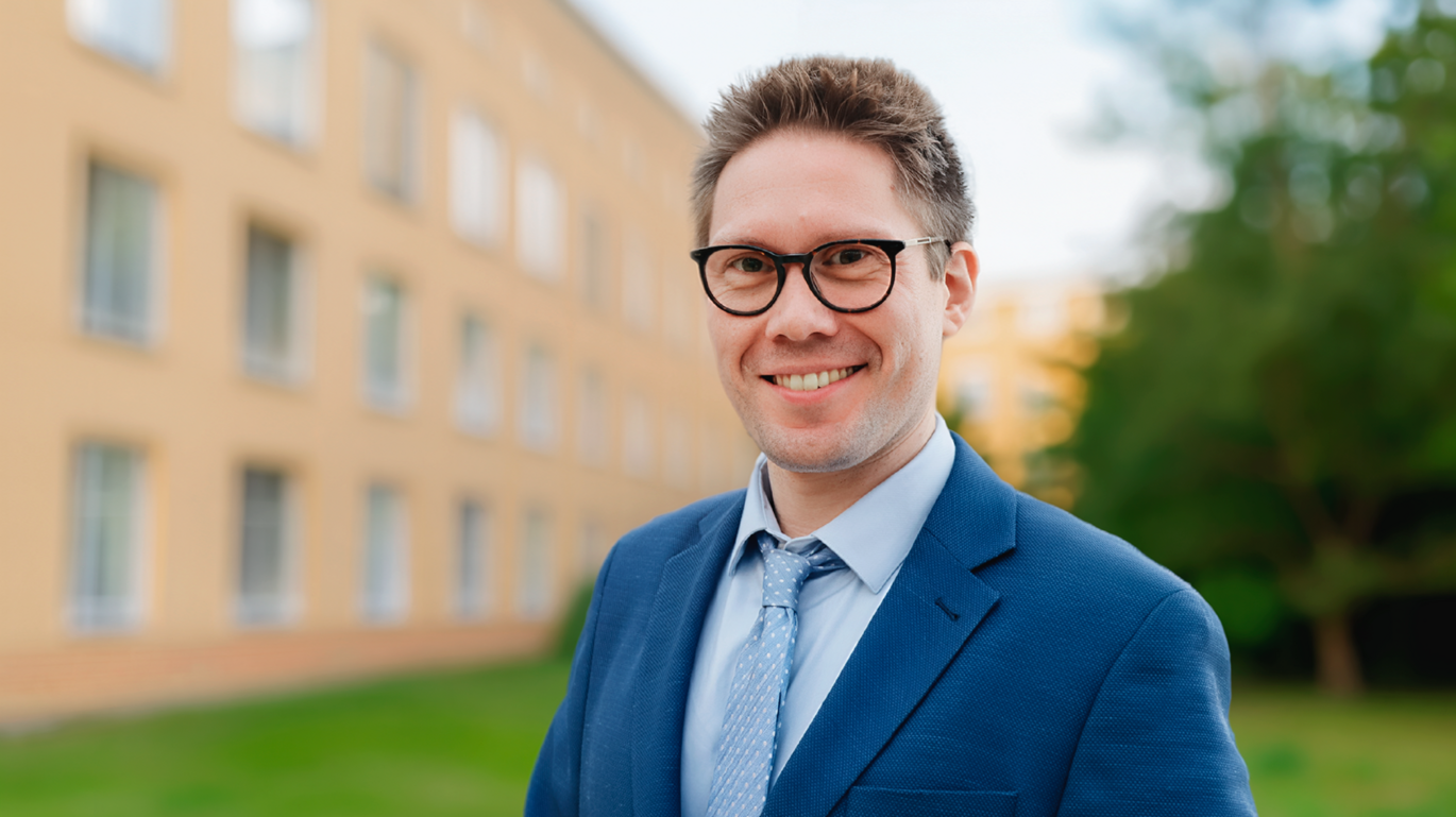 Ulrik Bak Kirk fra Institut for Folkesundhed har forsket i endometriose og peger på, hvorfor sygdommen ofte er svær at diagnosticere i almen praksis.