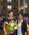 [Translate to English:] Professor Cecilia Ramlau-Hansen modtager prisen som årets ph.d.-vejleder 2017. Karthiga Thavachelvam er formand for Ph.d.-foreningen ved Health.