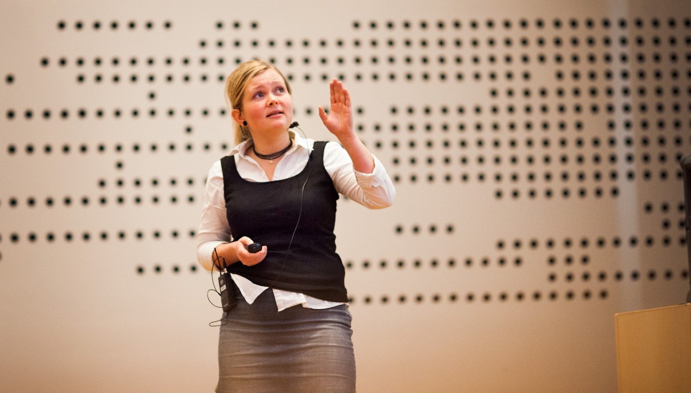 Eva Greibes ph.d. var ét af tre projekter, der sammen vandt Fogh Nielsen-prisen. Prisen blev uddelt i forbindelse med Aarhus Universitets ph.d.-dag på Health, som løb af stablen fredag den 11. januar. Blandt de tre projekter blev prisen på 100.000 kro Eva Greibes ph.d. var ét af tre projekter, der sammen vandt Fogh Nielsen-prisen. Prisen blev uddelt i forbindelse med Aarhus Universitets ph.d.-dag på Health, som løb af stablen fredag den 11. januar. Blandt de tre projekter blev prisen på 100.000 kroner