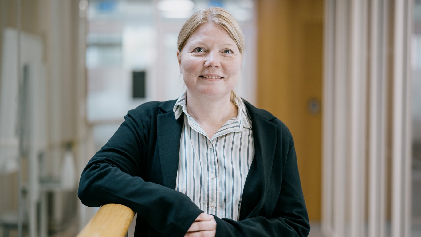 Professor og iværksætter Karin Lykke-Hartmann modtager Else Kai Sass-prisen 2024. Prisen overrækkes til Aarhus Universitets årsfest d. 13. september. Professor og iværksætter Karin Lykke-Hartmann modtager Else Kai Sass-prisen 2024. Prisen overrækkes til Aarhus Universitets årsfest d. 13. september.