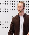 Asbjørn Kjær Attermann fra Institut for Klinisk Medicin præsenterede sin forskning foran et fyldt Per Kirkeby Auditorium til PhD Day 2026.