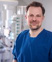 Professor Lars Wiuff Andersen has been awarded the 2026 Holst-Knudsen Research Talent Award.