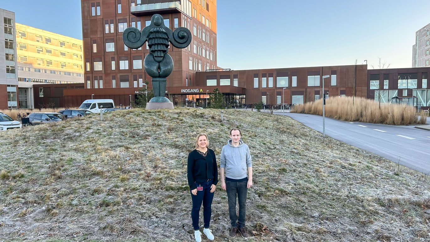 Professor Lene Niemann Nejsum fra Institut for Klinisk Medicin har fundet stor gevinst i at ansætte personer i fleksjob som Simon Skovbo Lassen i sin forskningsgruppe. Professor Lene Niemann Nejsum fra Institut for Klinisk Medicin har fundet stor gevinst i at ansætte personer i fleksjob som Simon Skovbo Lassen i sin forskningsgruppe.