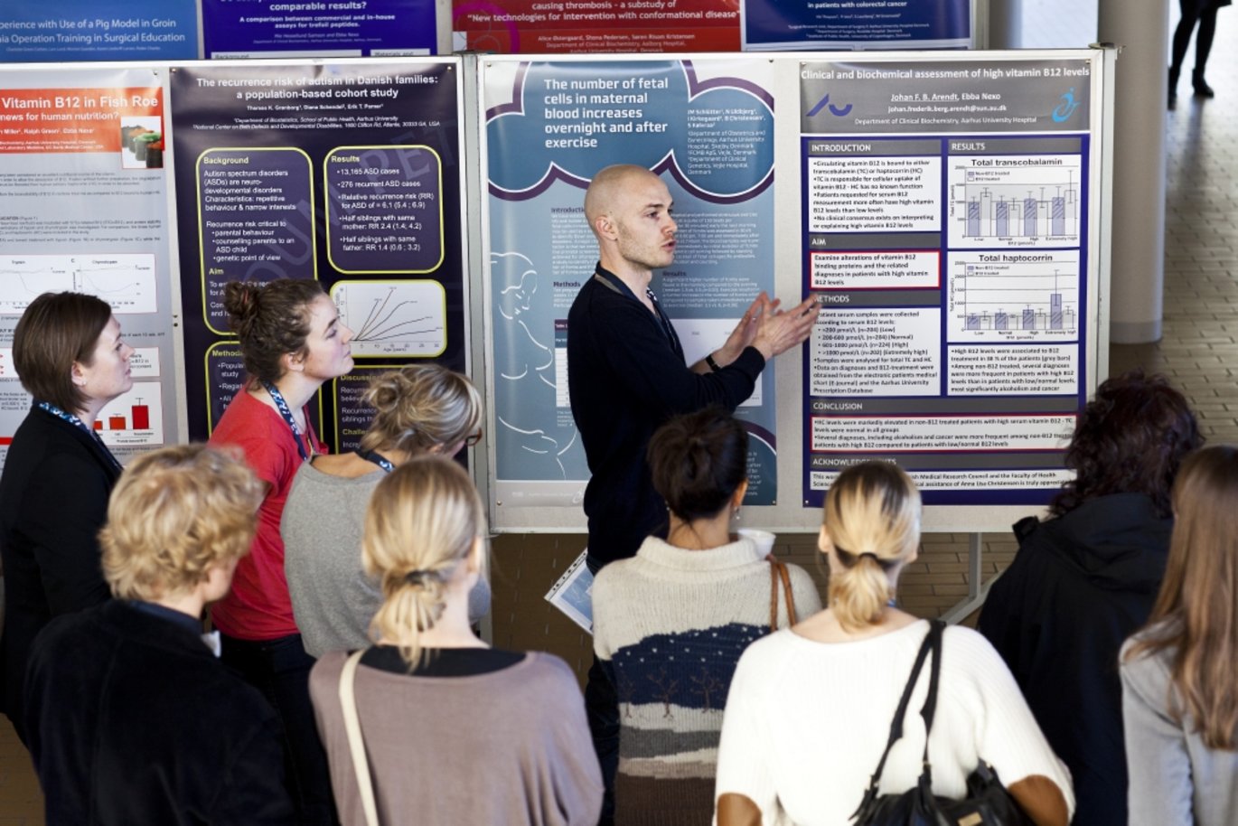 Sidste år var Ph.d.-dagen et stort tilløbsstykke.Flere hundrede posters forklarede hele eller dele af ph.d.-forskningsprojekter. Sidste år var Ph.d.-dagen et stort tilløbsstykke.Flere hundrede posters forklarede hele eller dele af ph.d.-forskningsprojekter.