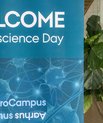 Forskere og andre interesserede samles til Neuroscience Day for at dele ny viden og styrke samarbejdet inden for neurovidenskab og kræftforskning.