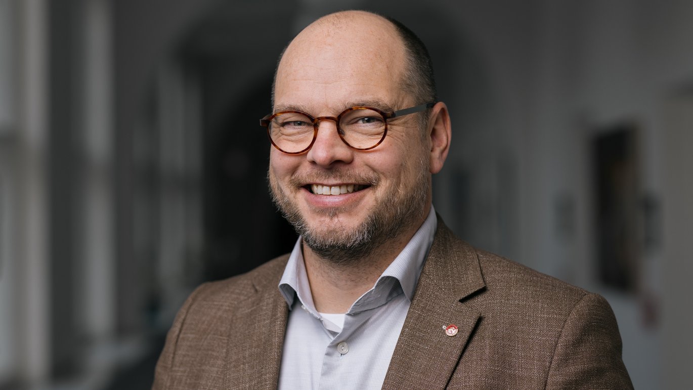Jeppe Lange is the new clinical professor of orthopaedic surgery at the Department of Clinical Medicine and the Department of Orthopaedic Surgery at Horsens Regional Hospital, taking up the post on 1 February 2026.