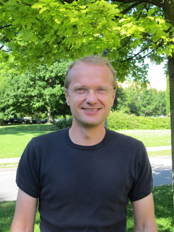 [Translate to English:] Professor Erik Thorlund Parner får Novo-midler til at fortsætte et igangværende forskningsprojekt om statistisk analyse af sundhedsdata.